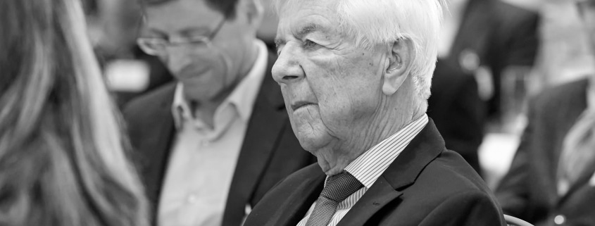 Zu sehen ist Rolf Eschenbach in schwarz weiß